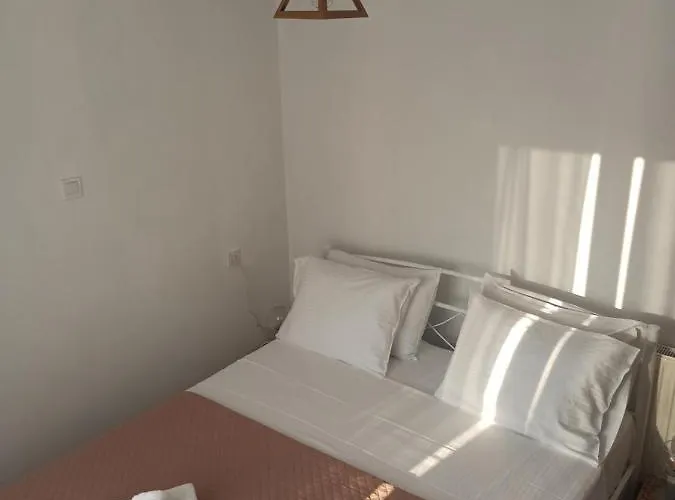 Sun Meets Sea Daire *