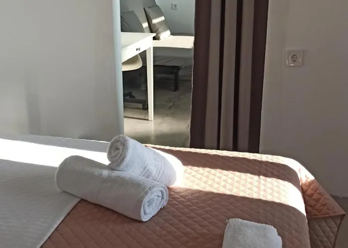 Sun Meets Sea Daire Athánion