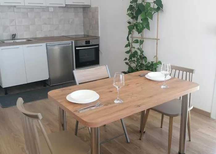 Sun Meets Sea Daire *